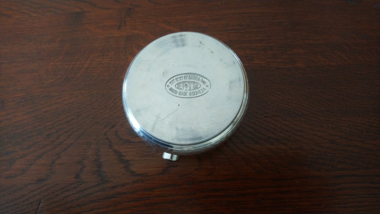 Banka Tin Indonesia asbakje gehamerd tin, dia 9 cm