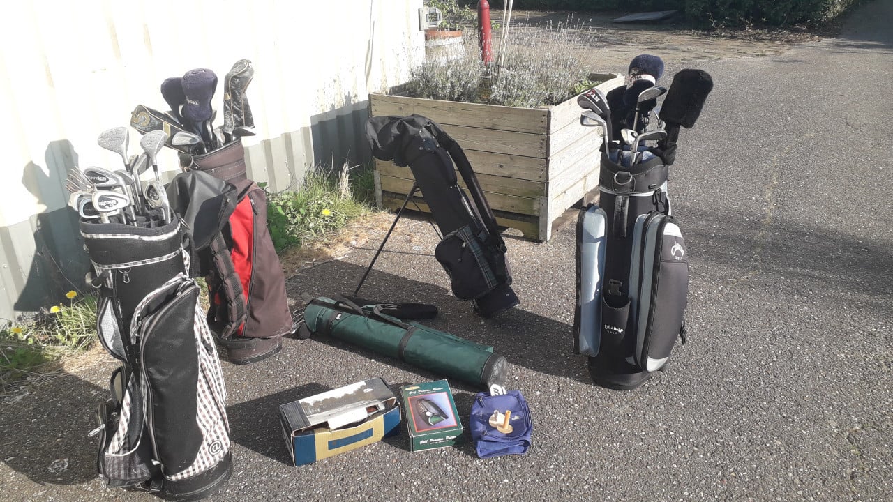 Mega sale: verschillende golfsets, golfschoenen en accessoires