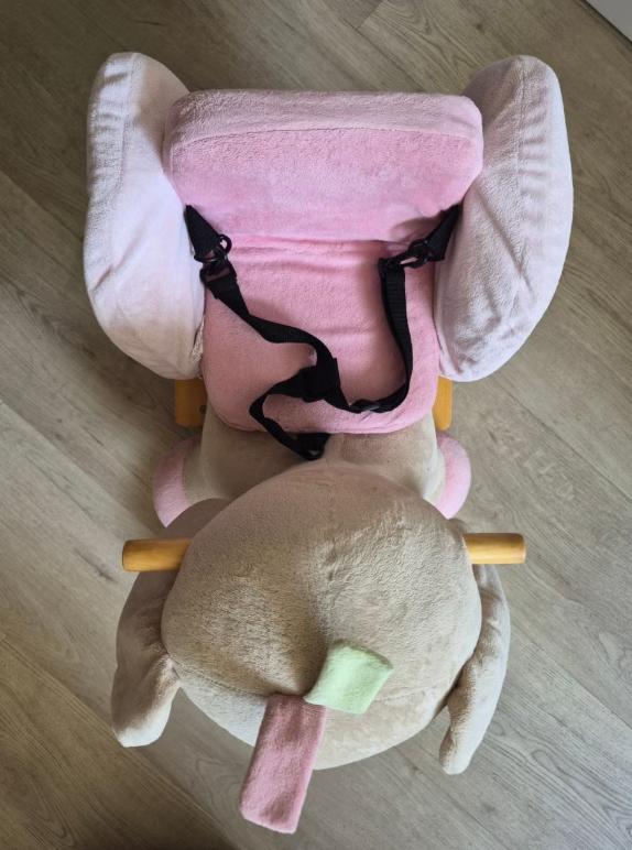 Schattige roze hobbelolifant hobbelpaard