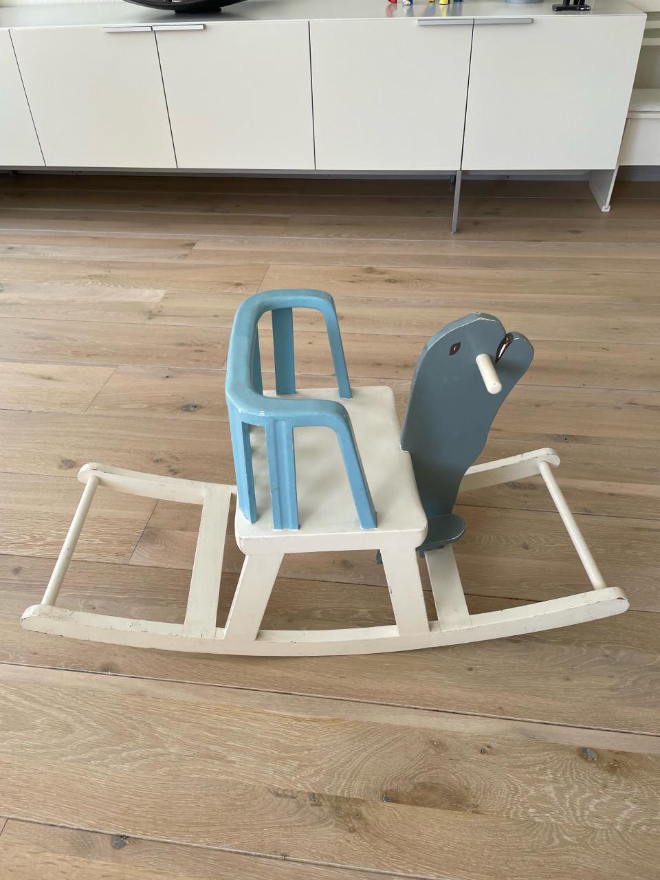 Unieke houten hobbeldolfijn