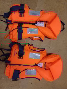 2x zwemvest 20- 30 kg