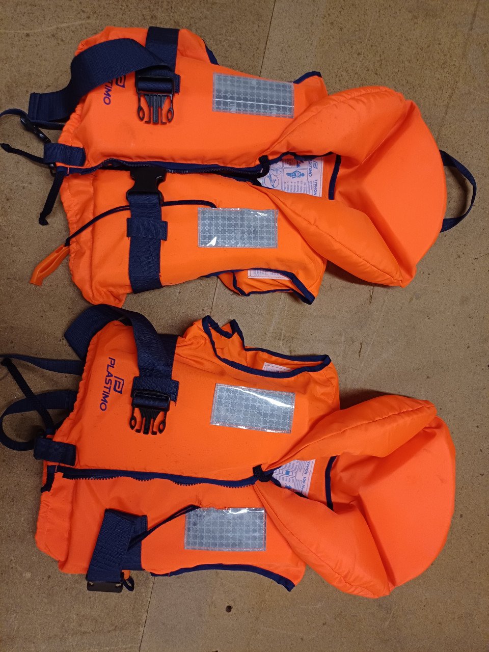 2x zwemvest 20- 30 kg