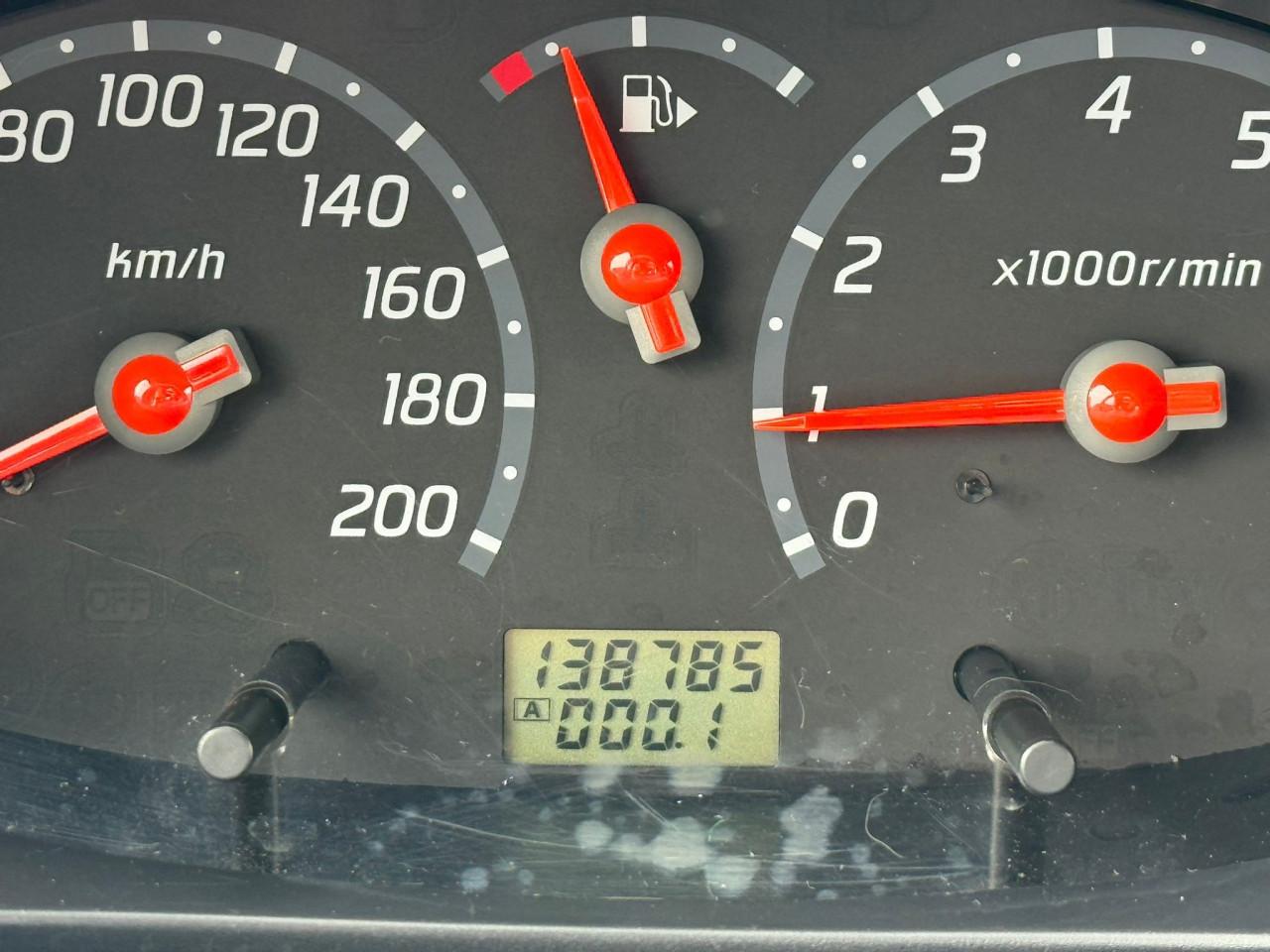 Nissan micra bj 2004  1250 euro