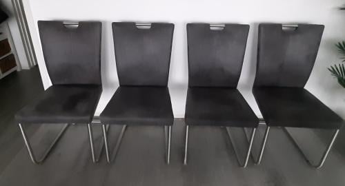 Eetkamertafel en 4 stoelen
