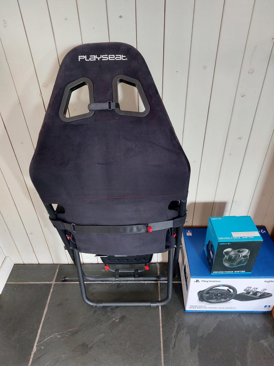 Playseat Challenge met Logitech G923 racestuur en shifter