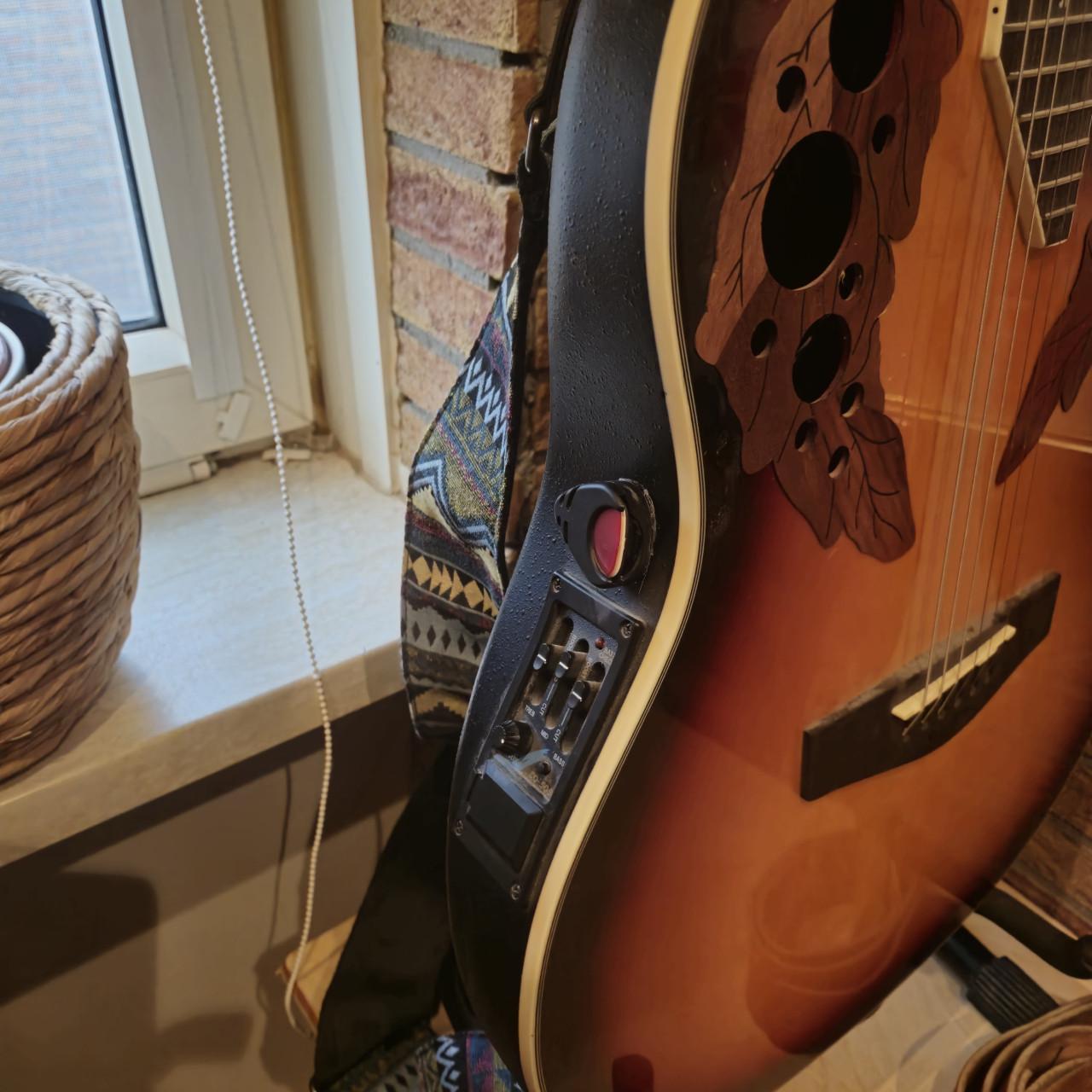 Akoestisch- elektrische gitaar