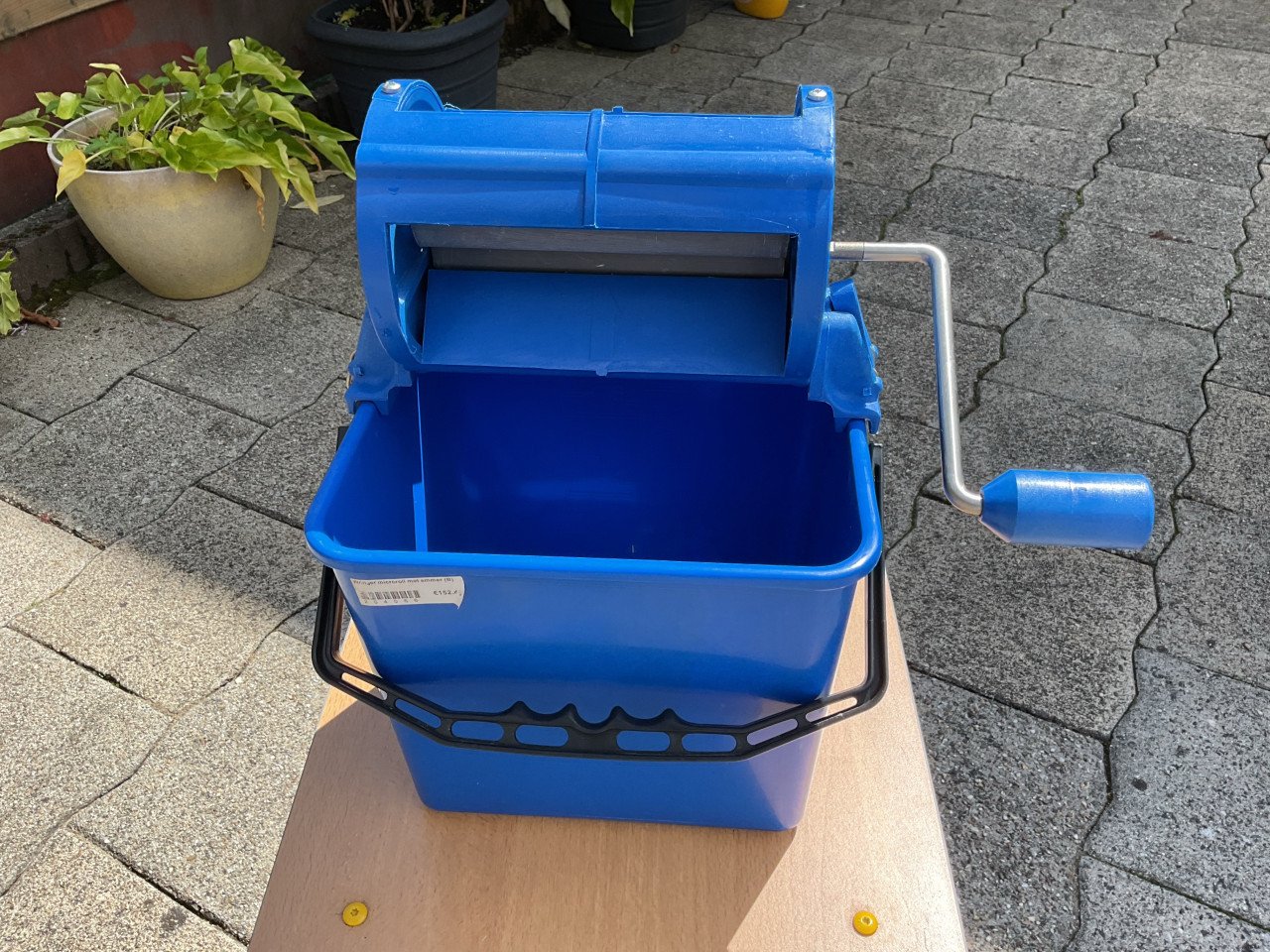 Emmer met vringer (hulpmiddel)