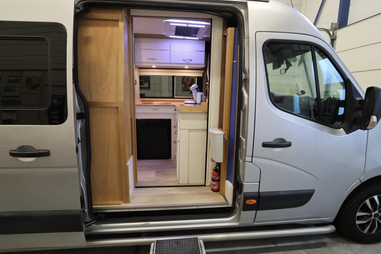 Renault Master, automaat, professioneel ingebouwd 2024/ 2025, top conditie.