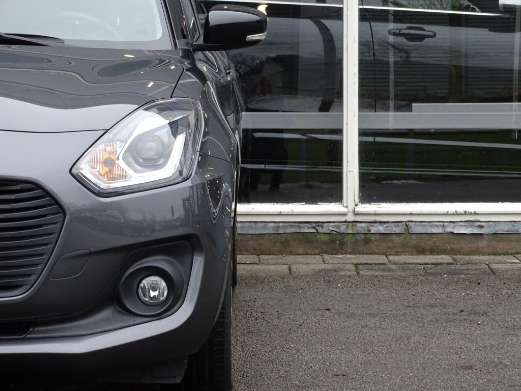 Suzuki Swift 1.0 stijl automaat | stoelverwarming | navi | bluetooth