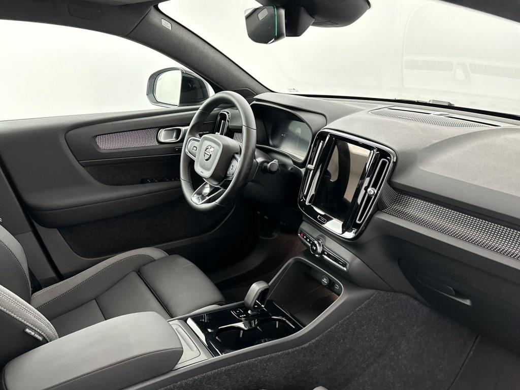 Volvo Ec40 extended range plus dark