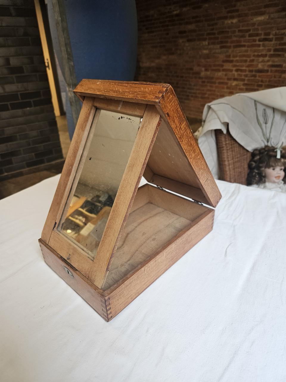 Mooie antieke houten scheerkist