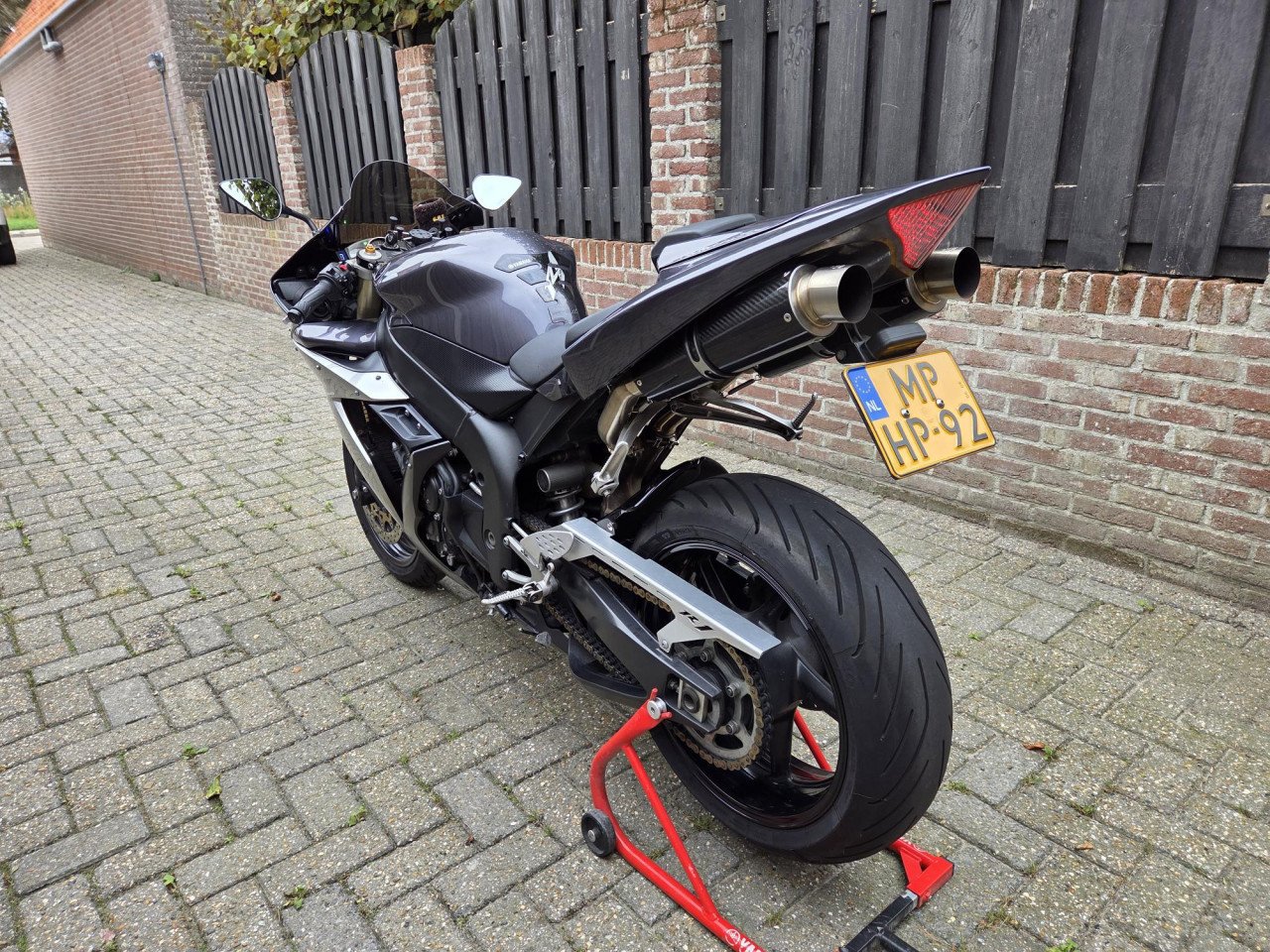 Yamaha YZF R1