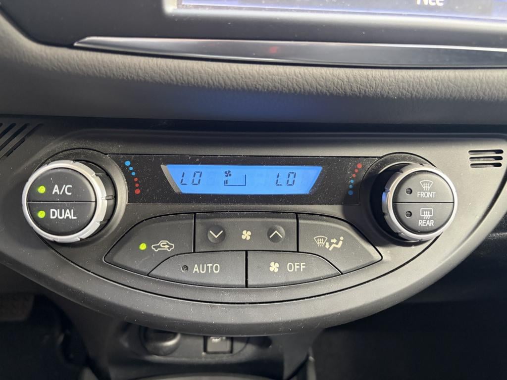 Toyota Yaris 1.5 hybrid dynamic | navi | climate | camera!