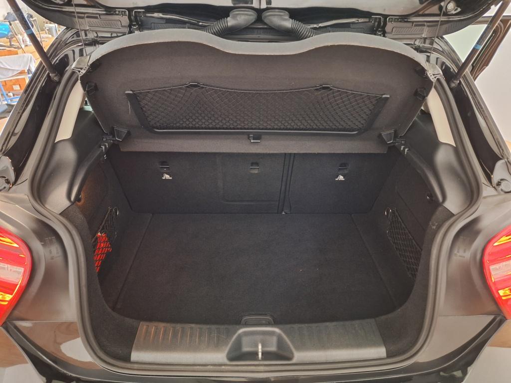 Mercedes-Benz A-Klasse 180 4u3 | ambient lighting | climate control