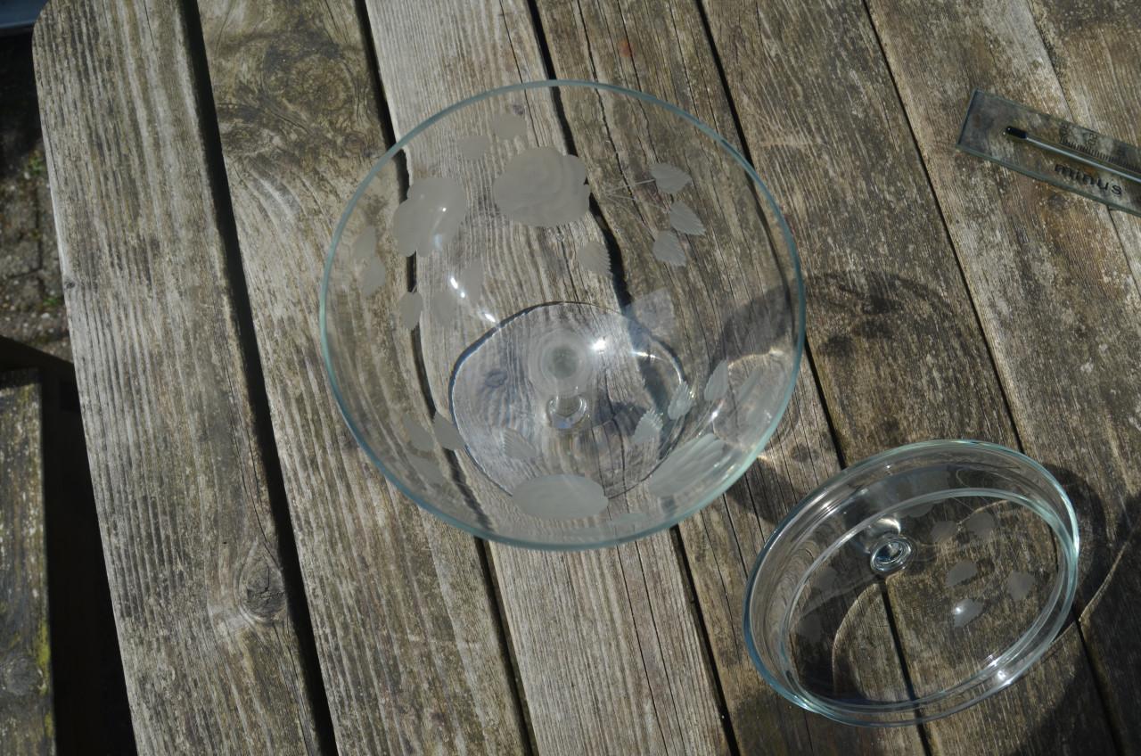 Fraaie met rozen gegraveerde bonbonnière in prima staat
