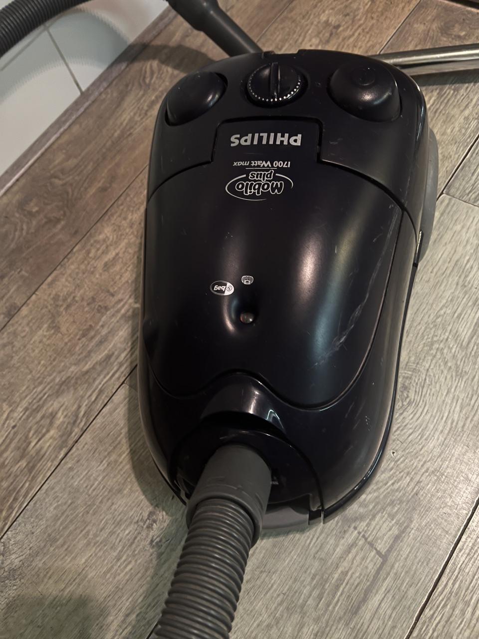 Philips mobilo plus Max 1700 watt stofzuiger als nieuw met hulpstukken