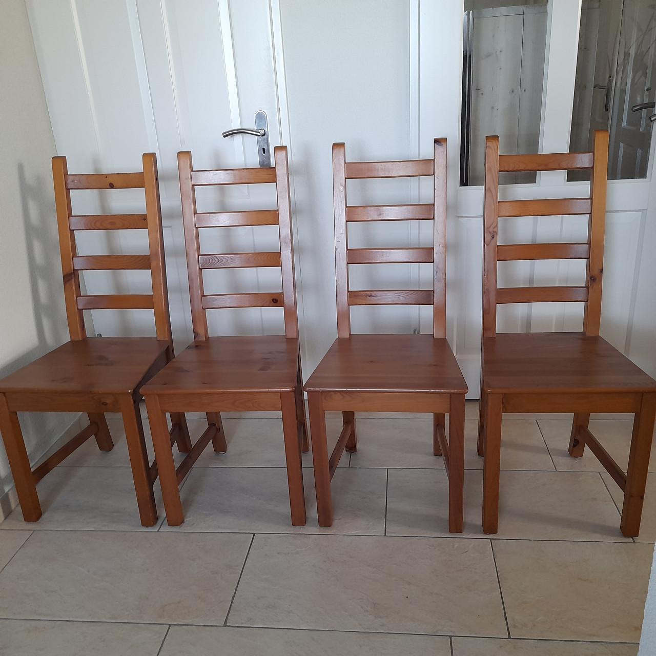 4  Houten stoelen ( in goede nette staat)