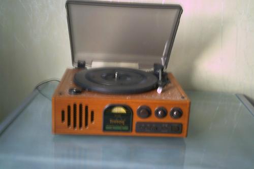 Vintage PLATENSPELER en radio