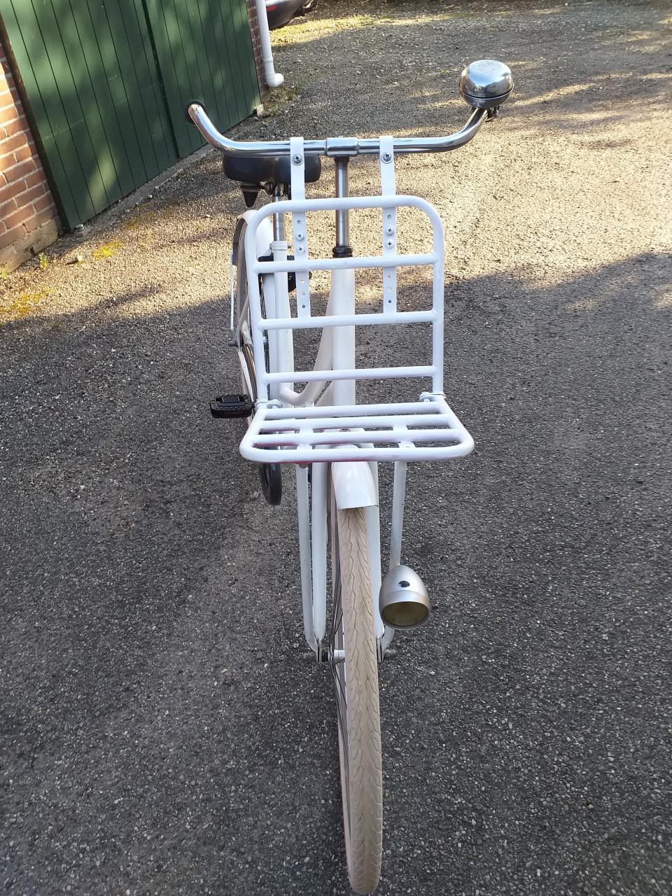 """""MOOIE WITTE OMAFIETS nagezien en in prima staat """"