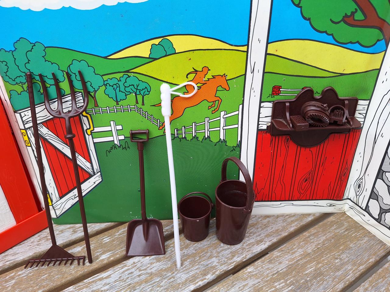 Barbie paardenstal met accessoires