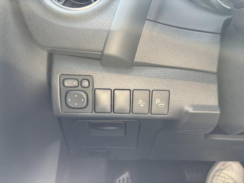 Toyota Auris 1.8 hybrid executive nl-auto!