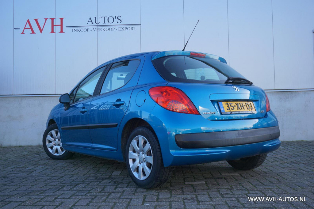 Peugeot 207 1.4-16v color-line
