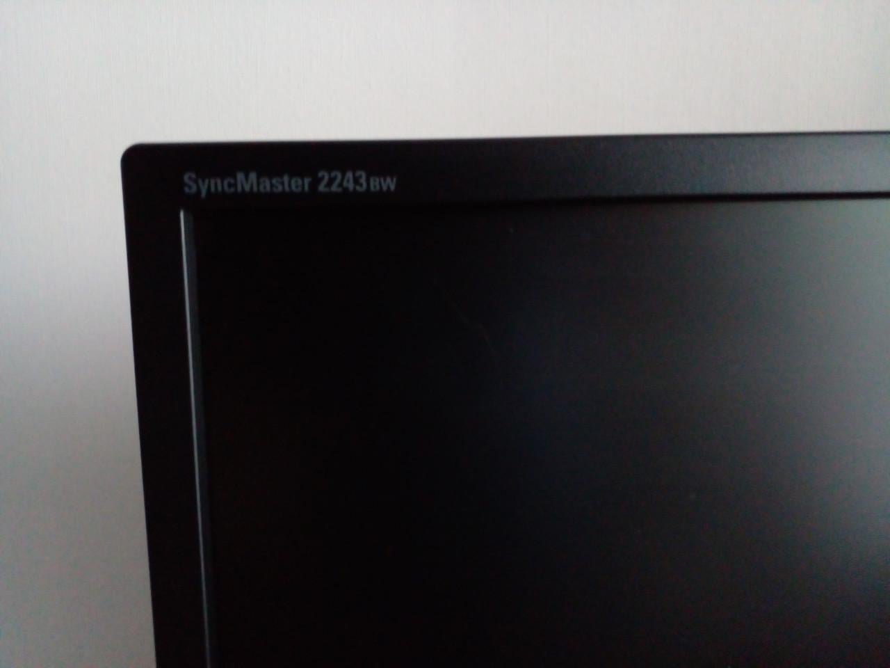 Samsung 22 inch monitor met dvi/vga en stroomkabel.