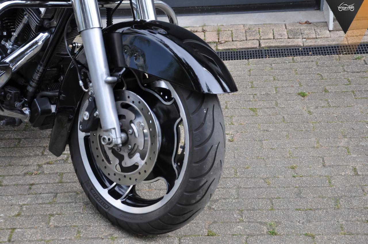 Harley Davidson FLHX Street Glide 103