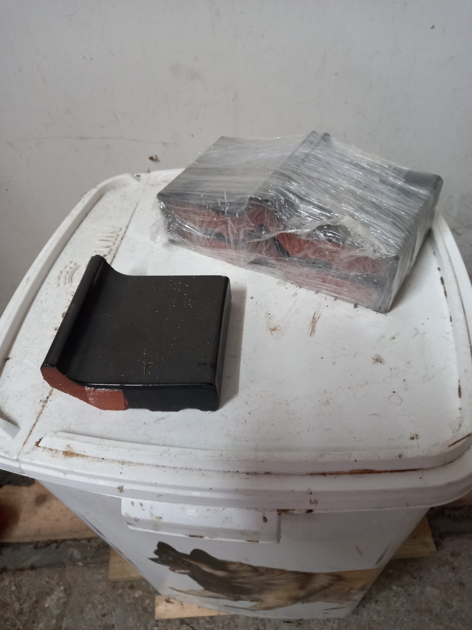 Garageverkoop opbergdoos,, schuurbanden, vensterbanksteentjes