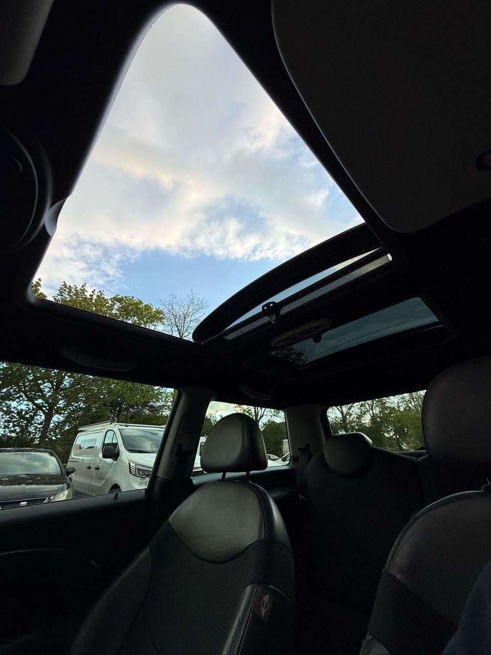 Mini cooper 1.6 PANO/CRUISE/NWAPK