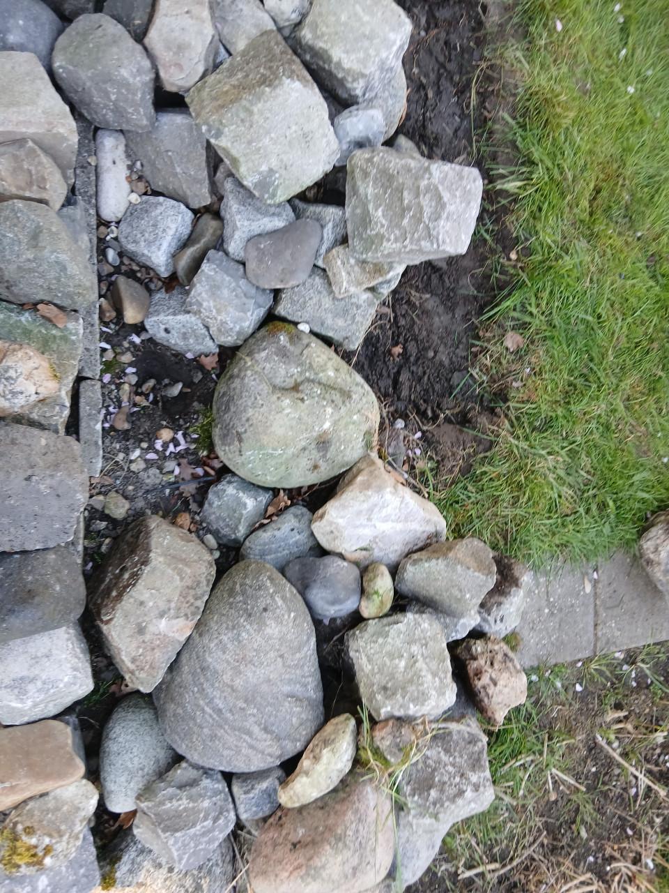 Stenen voor rots, vijver, tuin GRATIS