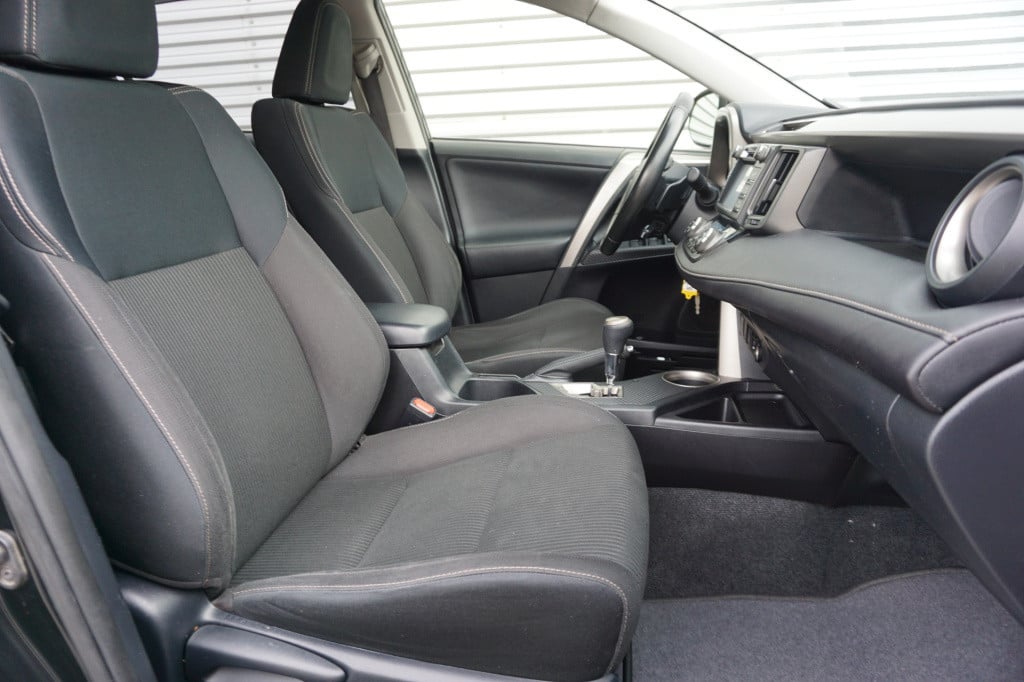 Toyota Rav4 2.0 dynamic 4wd - automaat- airco / navi / cruise / elektr. ram