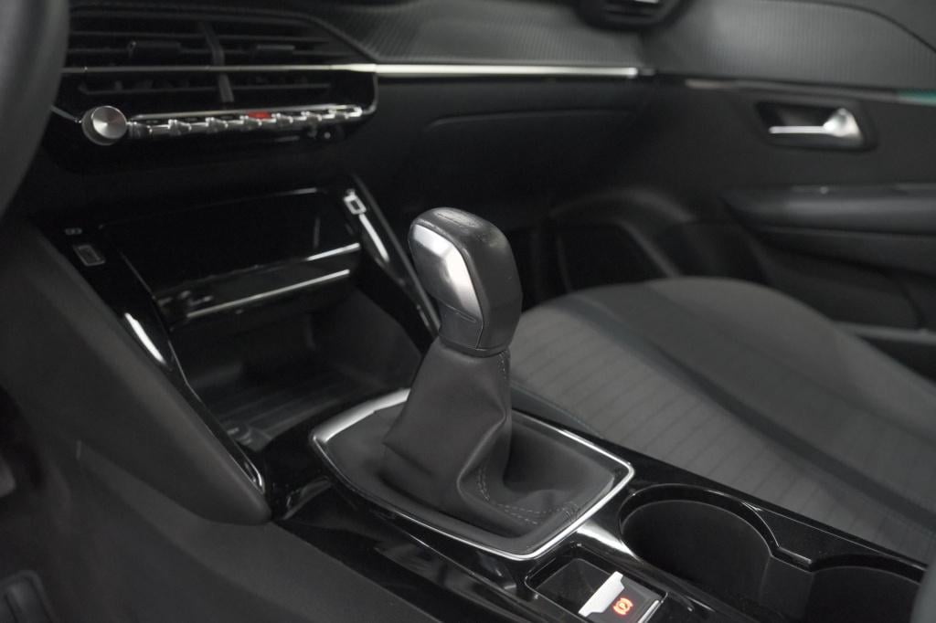 Peugeot 208 puretech 75 allure | camera | apple carplay | parkeersensoren |