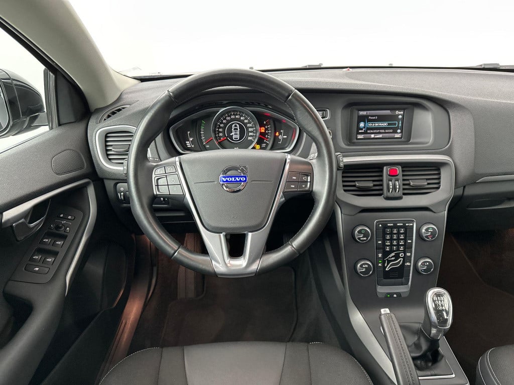 Volvo V40 1.6 t3 momentum clima cruise 107262km