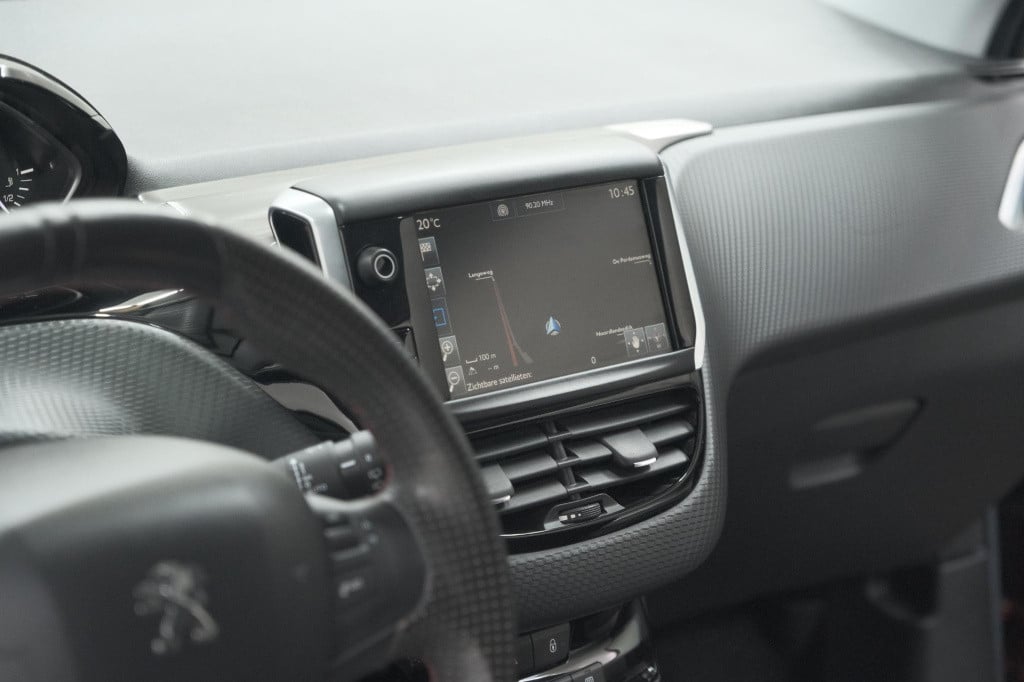Peugeot 208 puretech 110 gt-line | apple carplay | parkeersensoren | climat