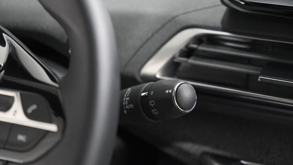 Peugeot 5008 puretech 130 eat8 allure pack business | trekhaak | elektronis