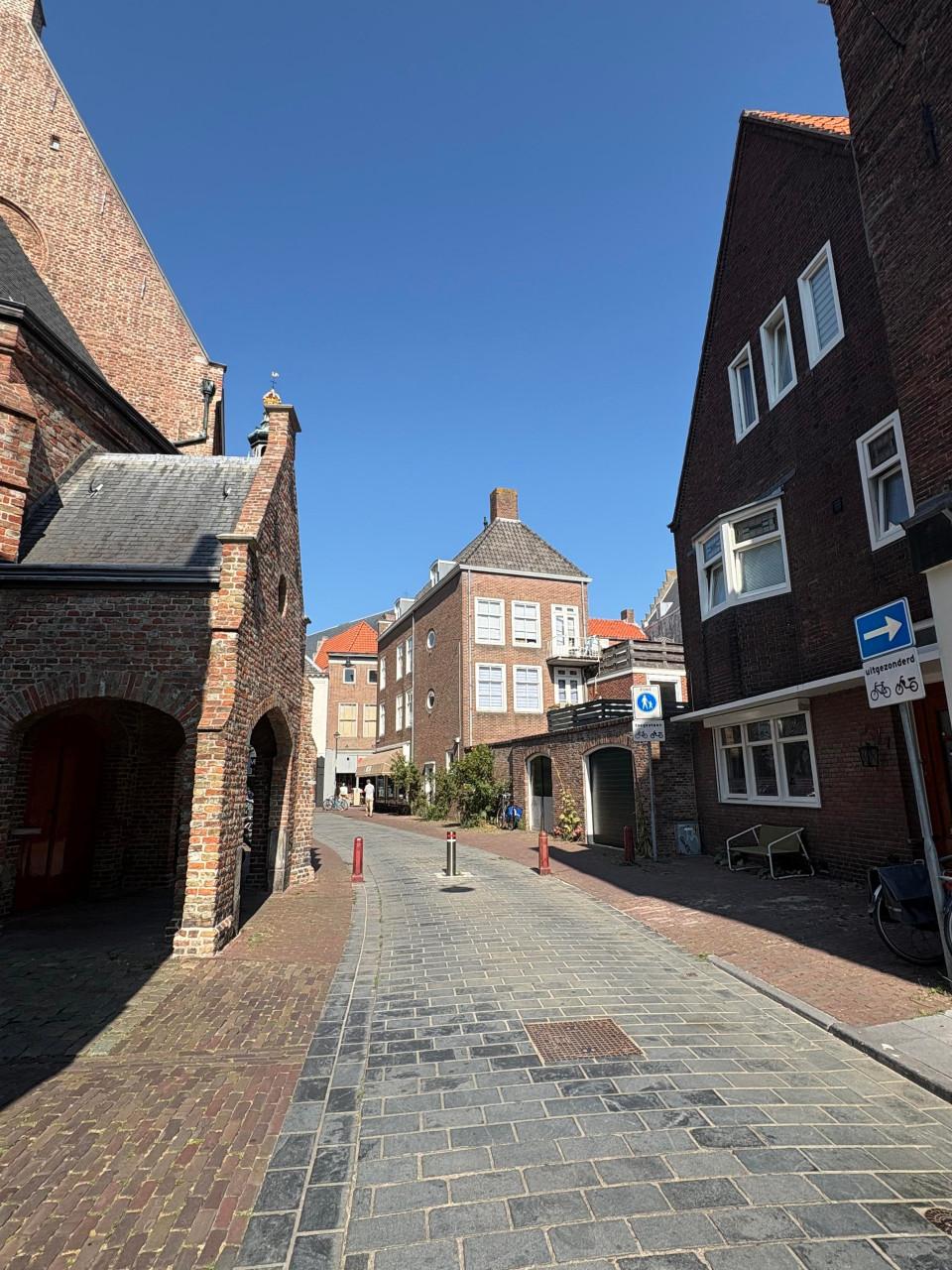 Winkel-/kantoor-/atelier ruimte beschikbaar in centrum Middelburg