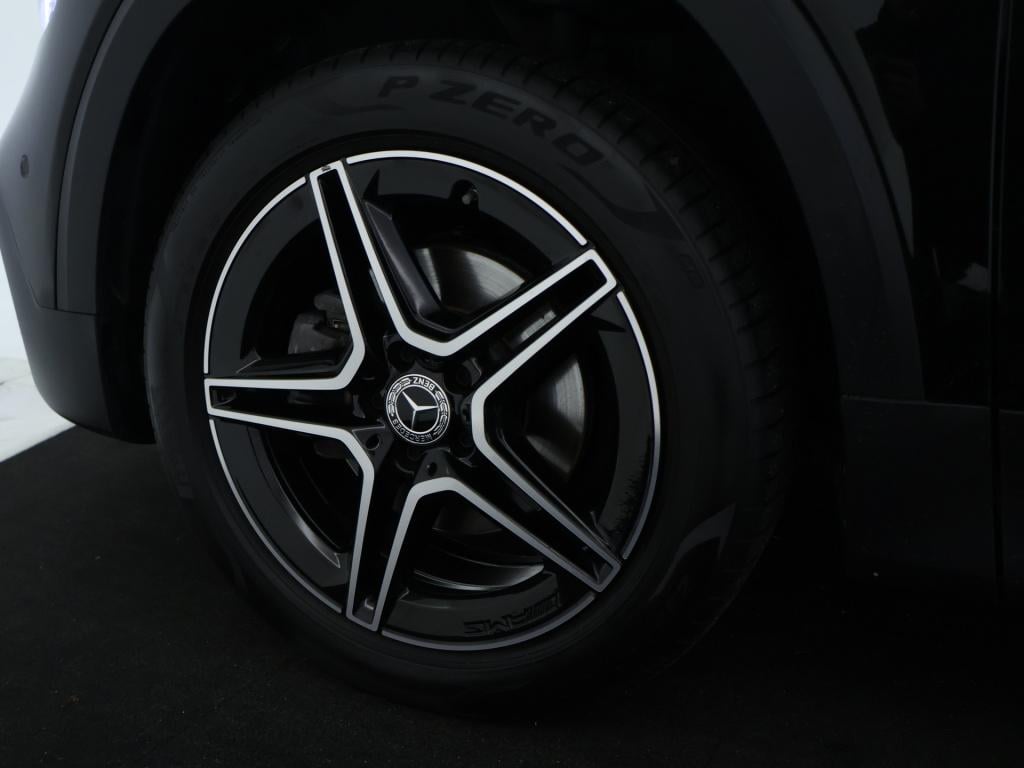 Mercedes-Benz Glb 200 amg line | panoramadak | trekhaak | cruise control | 