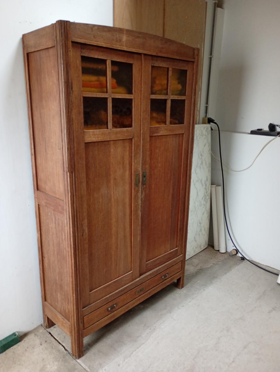 Antieke eiken kast