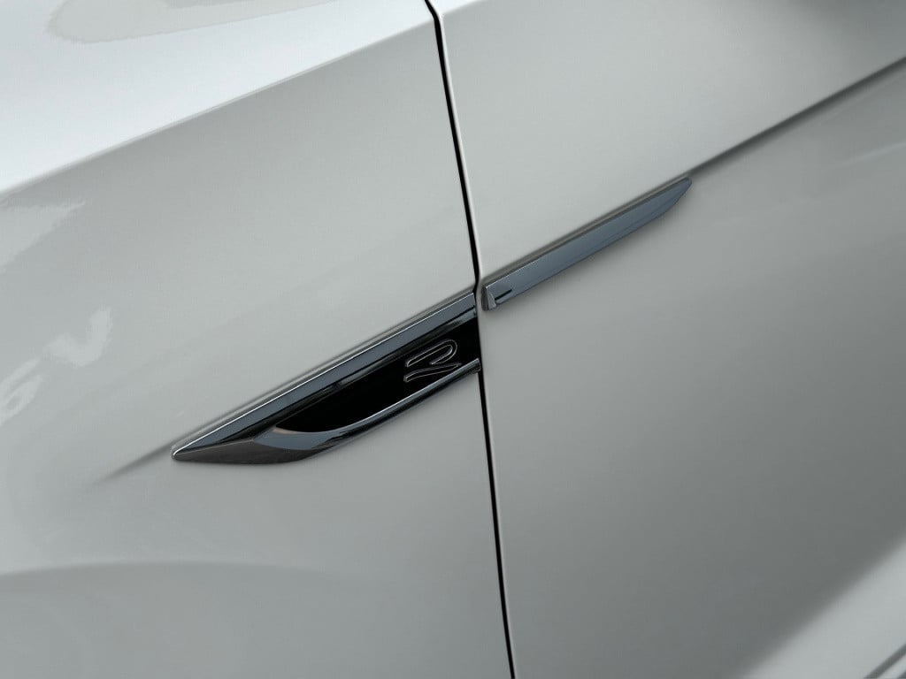 Volkswagen T-roc 1.5 tsi 150pk dsg r-line | camera | carplay | dode hoek | 