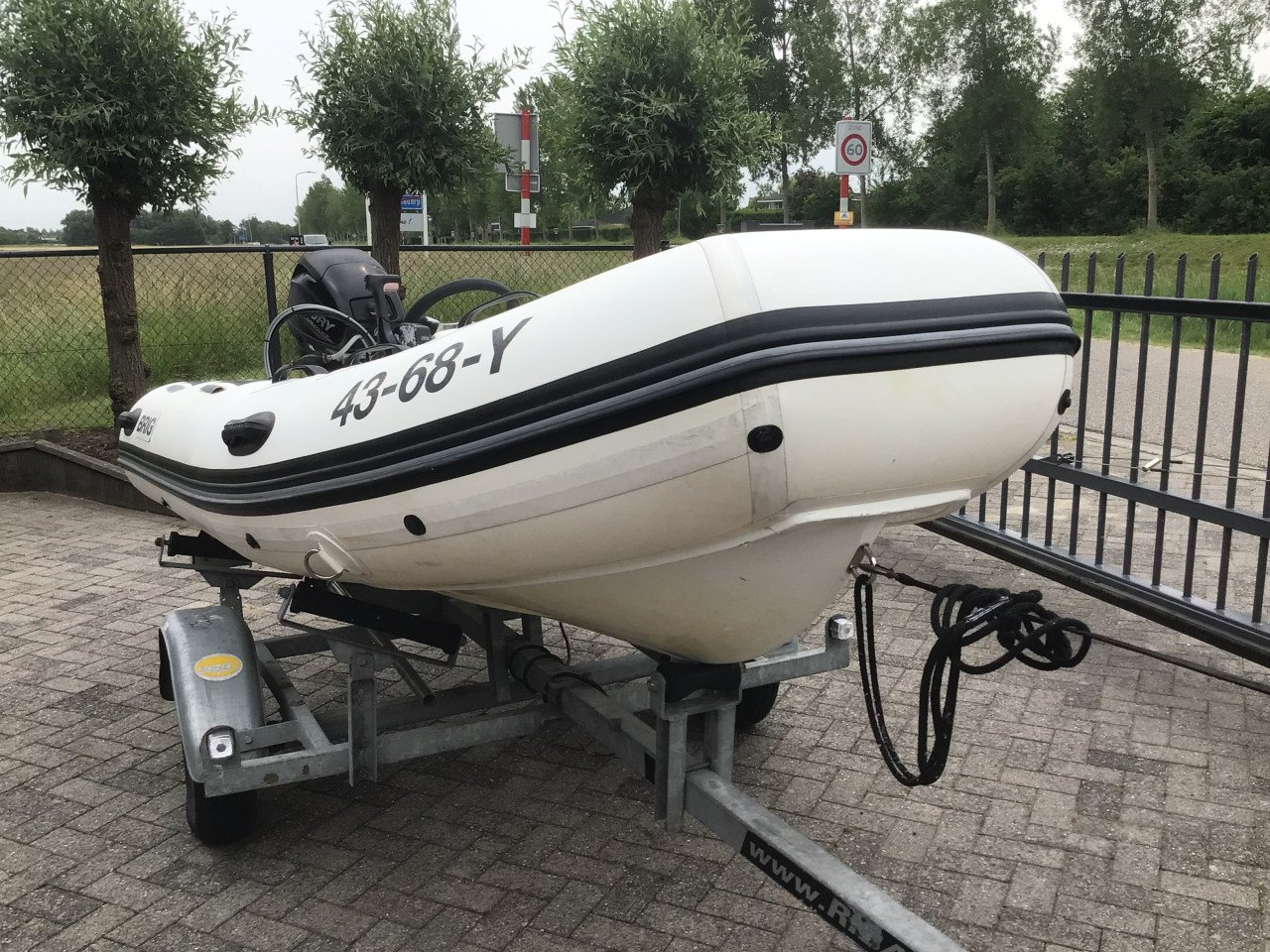 Brig F 360 met 20 pk Mercury met powertrim