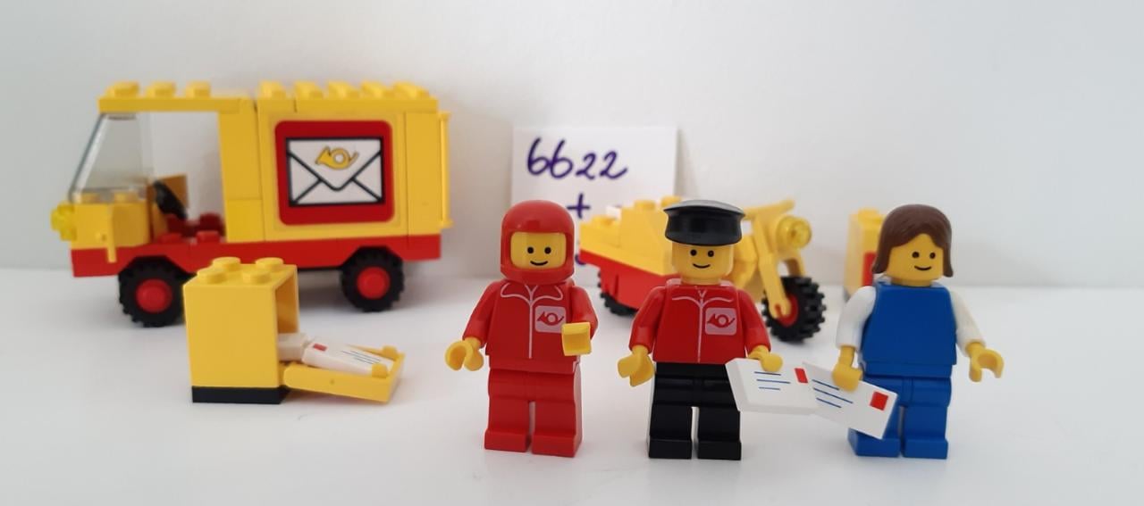 Lego Classic 6622 + 6651: postbode op motorfiets en postbus met chauffeur