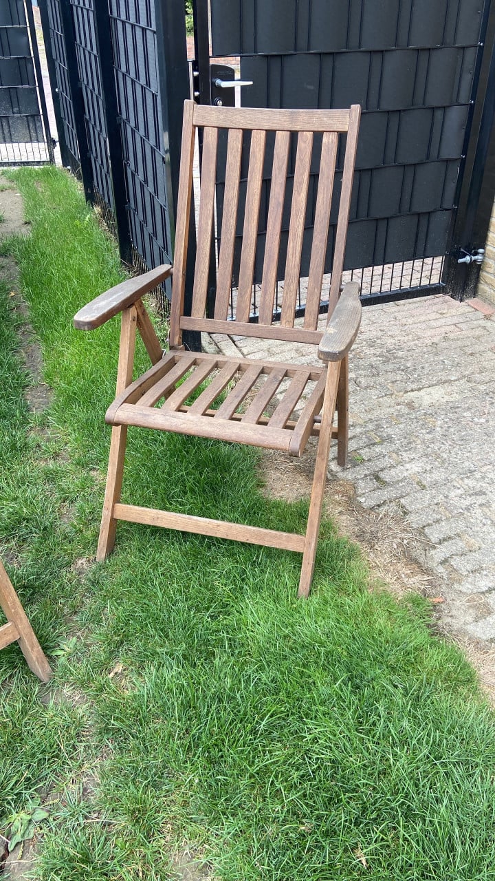 Tuinstoel en tuintafel