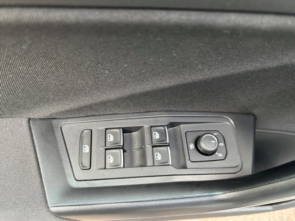 Volkswagen T-roc 1.5 tsi 150pk 7-dsg t-roc sport|trekhaak|carplay|navi|rijk