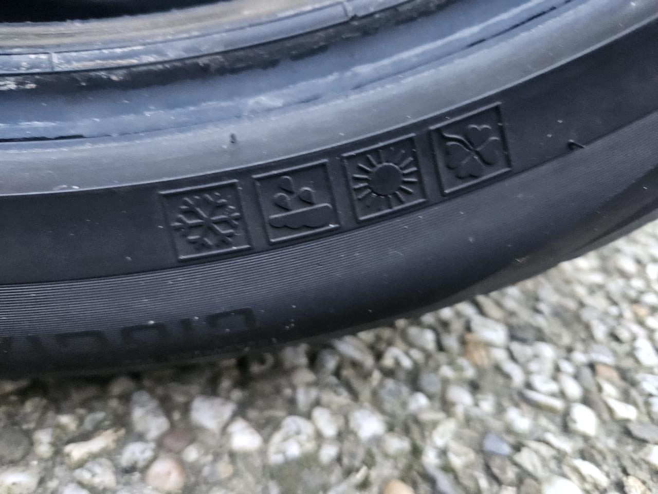 Vredestein All-Season banden 235-45-17