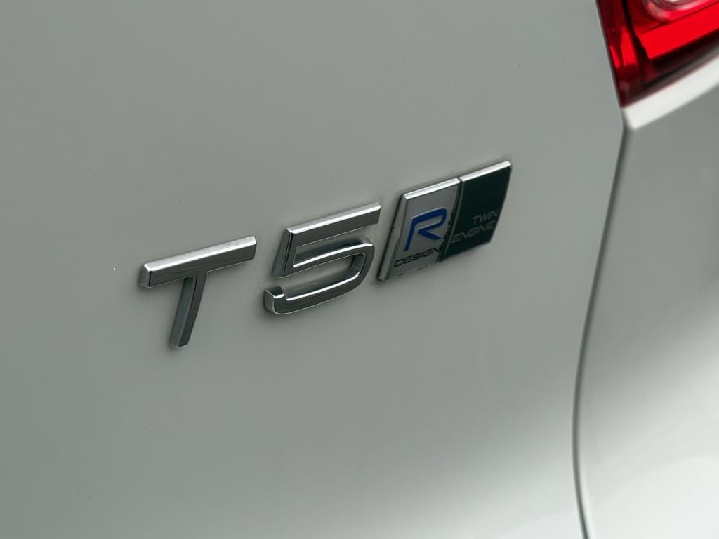 Volvo XC40 t5 262pk recharge r-design| full options! 20''lm