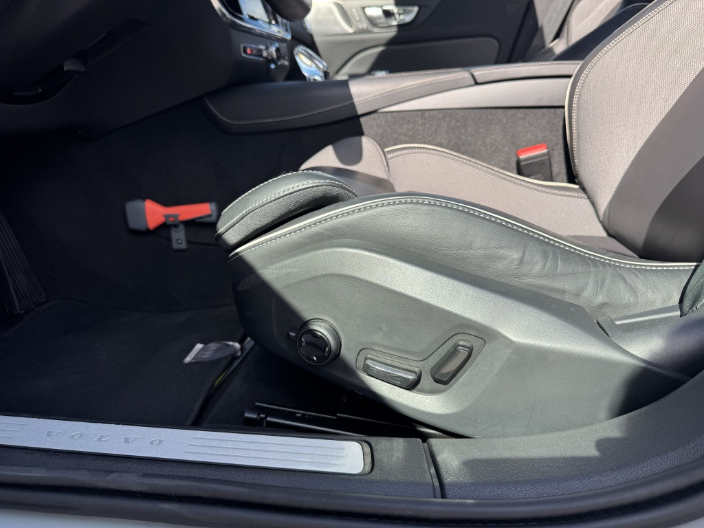 Volvo V60 t6 398pk recharge plus dark| panodak| adap.cruise| trekhaak| 36