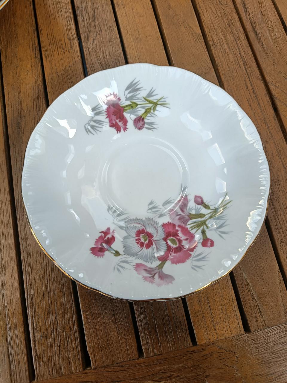 Royal Standard. Kop en schotel, 9 stuks