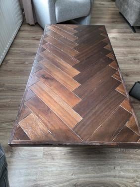 Visgraat salontafel met metalen frame – donker hout
