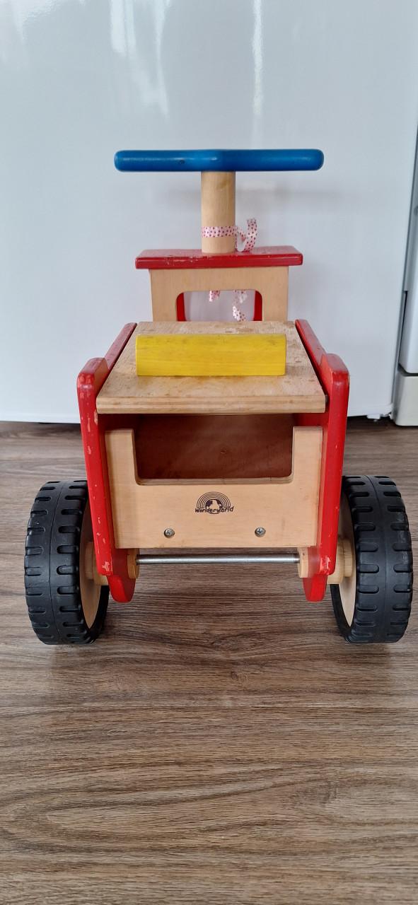 Houten speelauto